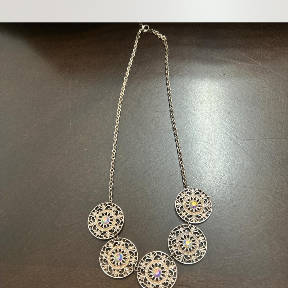Elegant Silver Necklace with Intricate Design